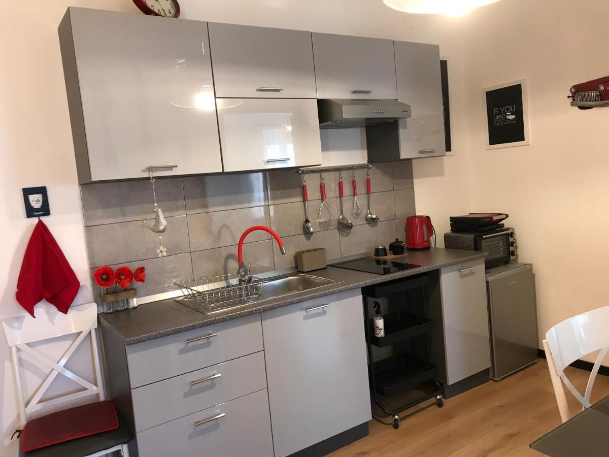 Colors Of - Red Apartment