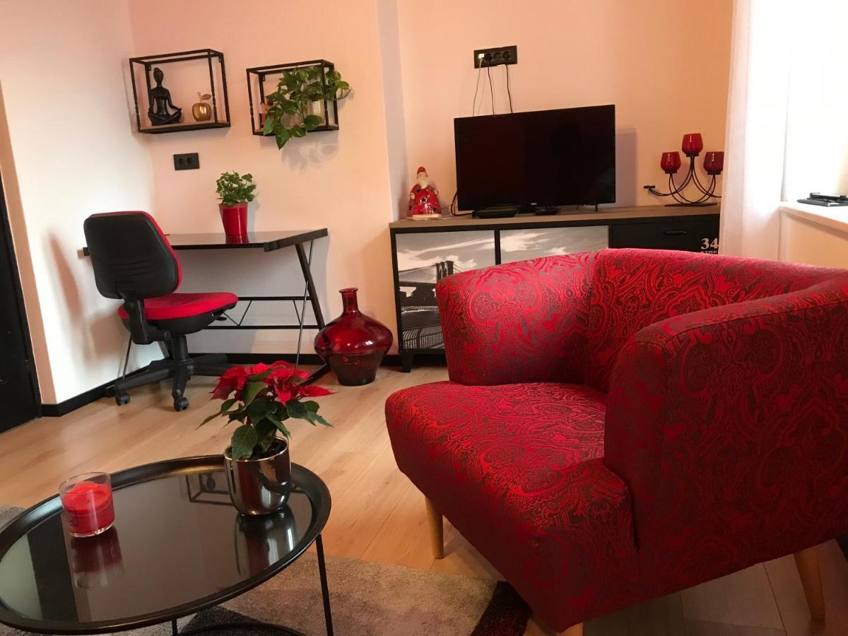 Colors Of - Red Apartment *